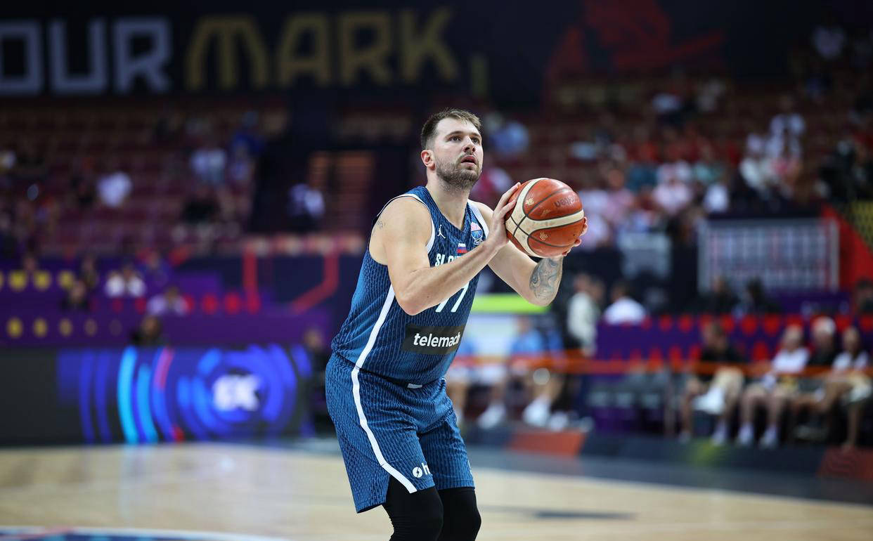 黄蜂血洗勇士B队，东契奇绝境逆转