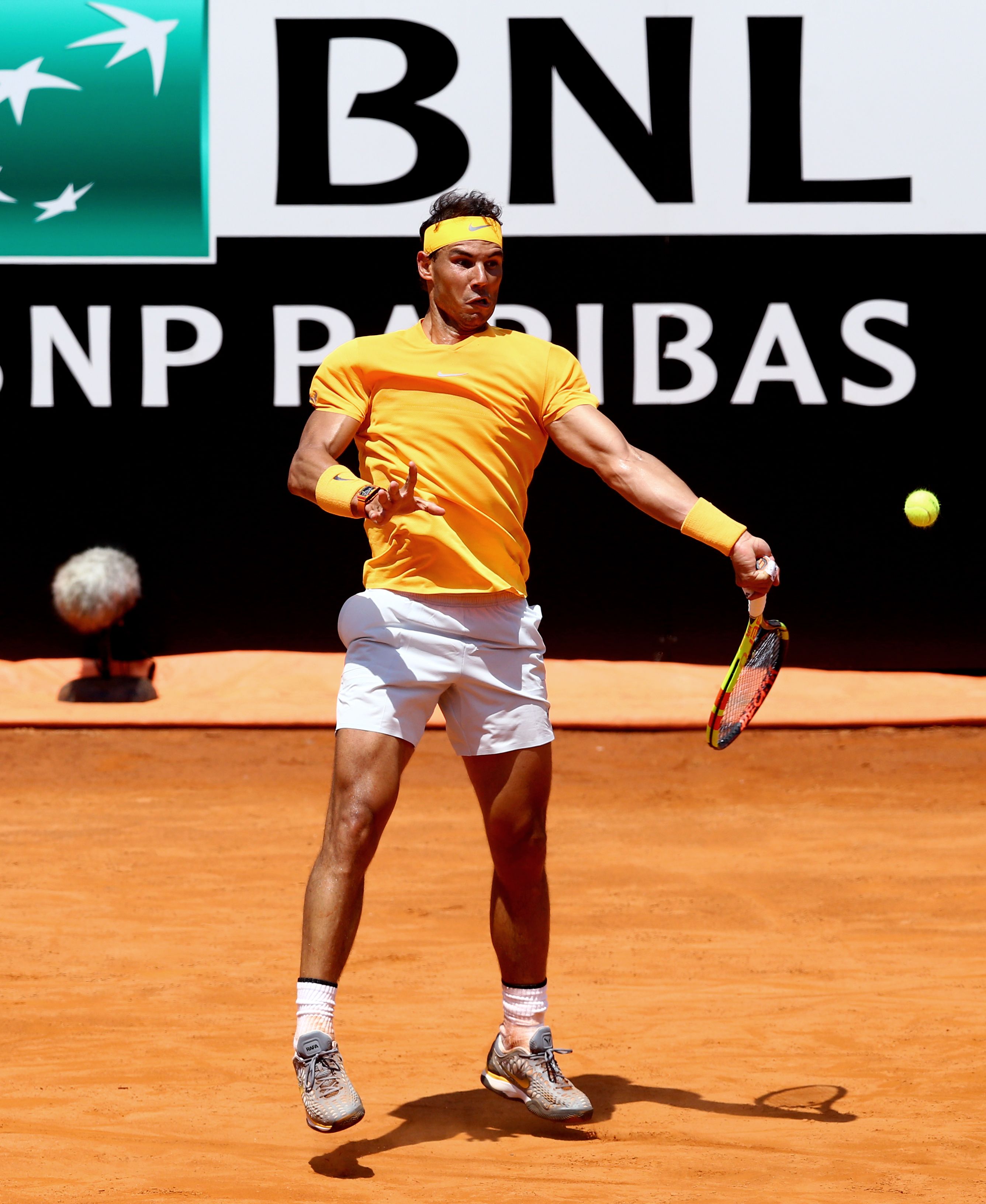 意大利网球队爆冷日本网球队，纳达尔三分雨点燃全场