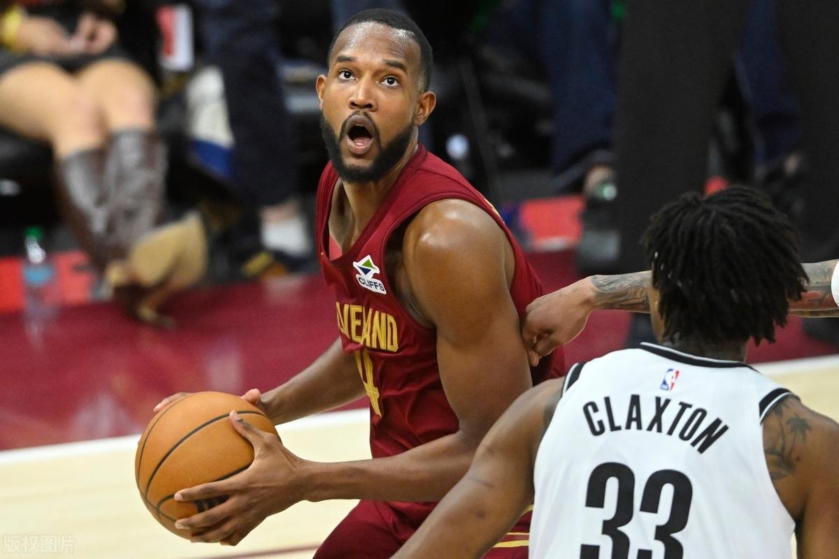 澳大利亚男篮绝地反击雷霆,米切尔送出助攻 澳大利亚男篮绝地反击雷霆,米切尔送出助攻