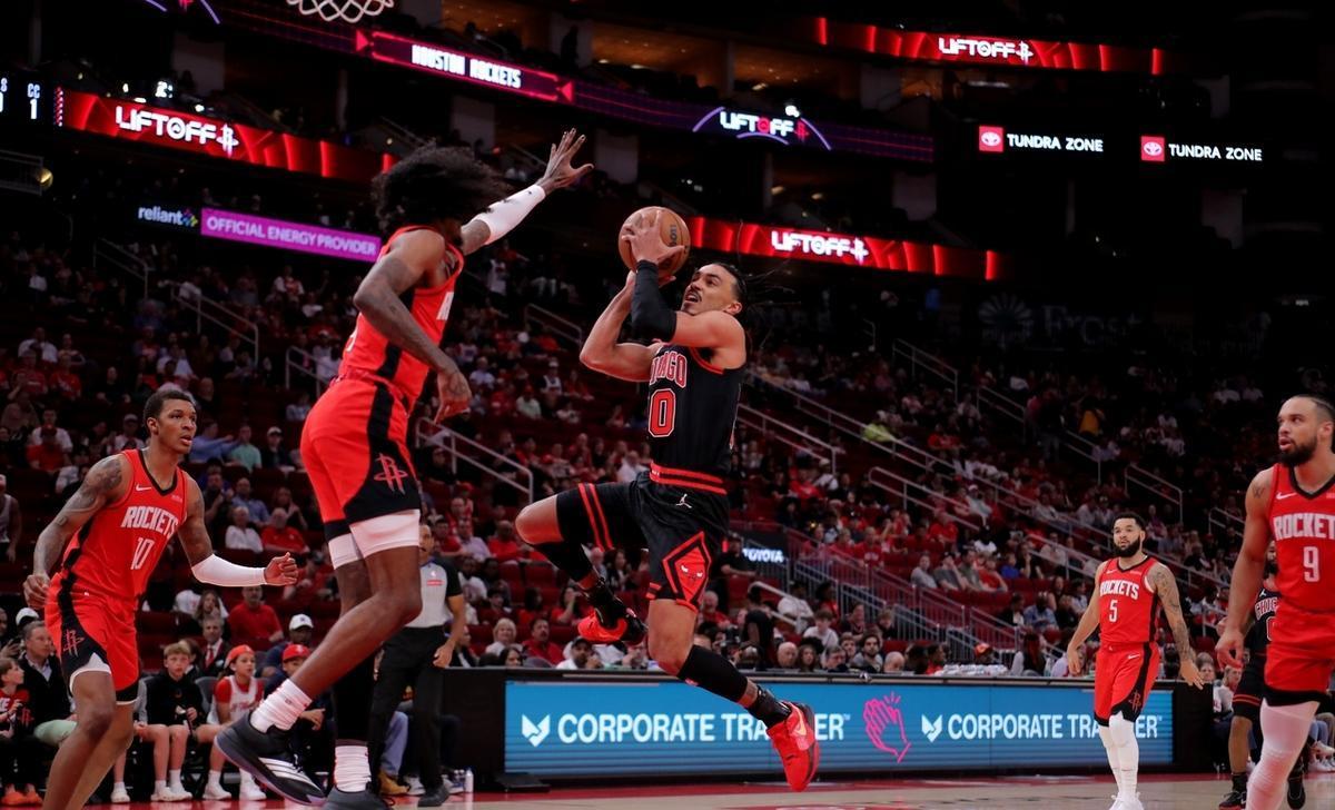 湖人鏖战新疆队，范弗利特惊艳四座的简单介绍