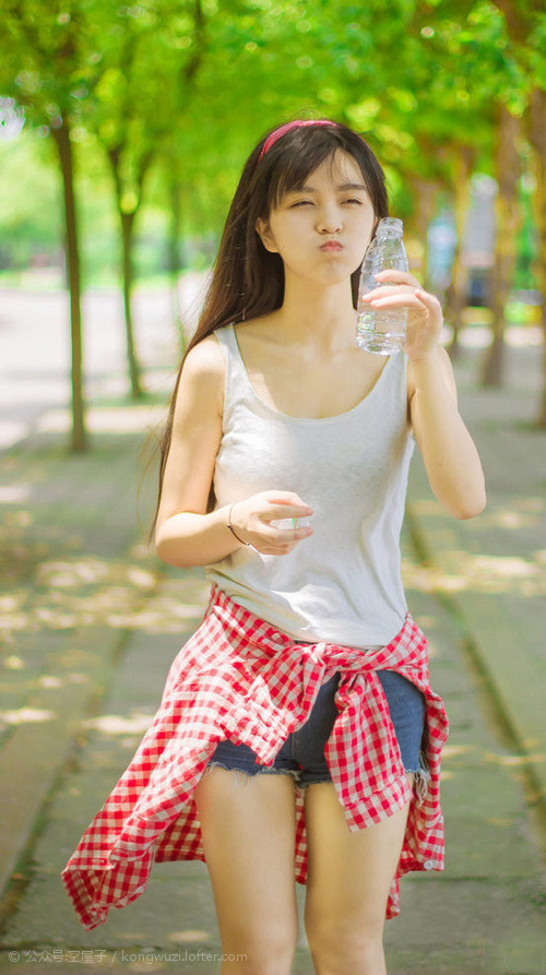 足球世界双奇观，孙兴慜英雄泪洒战场，新西兰巨人扼杀郁金香