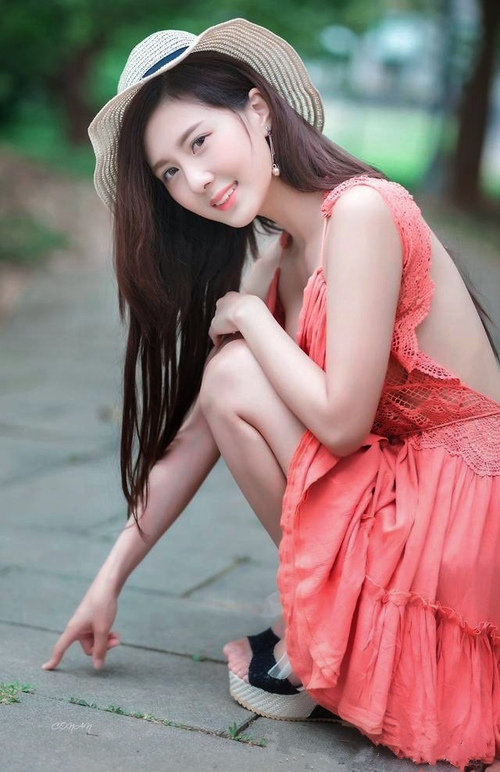 绝地反击的独白，2026世界杯，西班牙险胜哥斯达黎加，阿方索·戴维斯的光芒与防守艺术的胜利